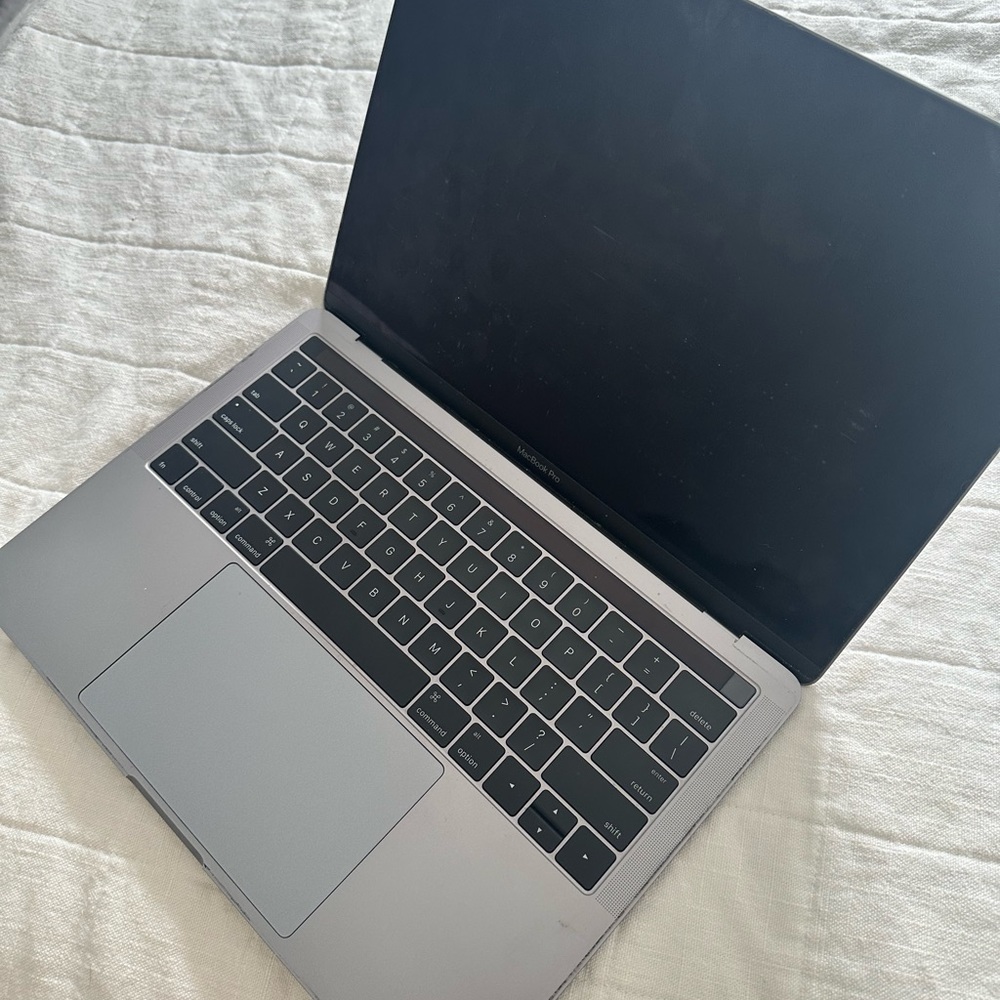 MacBook Pro 13in - Picture 5 of 5